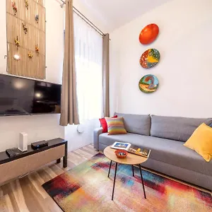 Simona - Lovely In The Downtown . Apartment Budapest